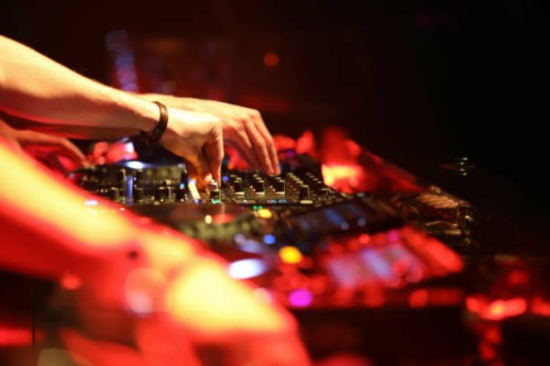 dj mixing in night club - concert stock pictures, royalty-free photos & images