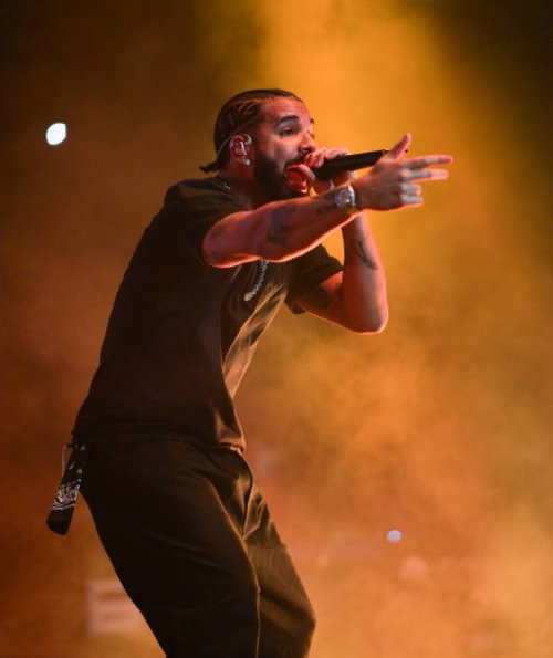 Drake performs onstage during "Lil Baby & Friends Birthday Celebration Concert" at State Farm Arena on December 9, 2022 in Atlanta, Georgia.