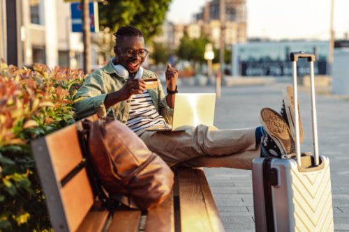 e-commerce-aktivitäten und gute nachrichten - travel stock-fotos und bilder