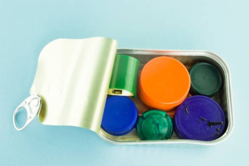easy-to-open pull ring pulls with plastic plugs inside - junk food stockfoto's en -beelden