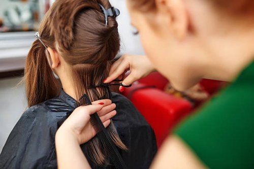 einen neuen look - hairstyle stock-fotos und bilder