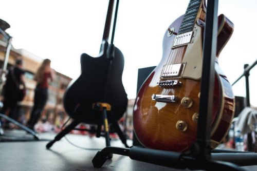 electric guitar on stage before starting to play a music group - concert stock pictures, royalty-free photos & images