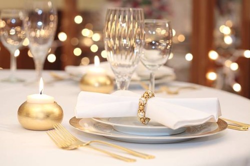 elegant place setting with gold, white and crystal - home decoration stock pictures, royalty-free photos & images