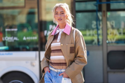 Emili Sindlev wears gold earrings, light pink t-shirt, light brown dark brown white striped polo shirt, dark brown dark pink leather collar oversized...