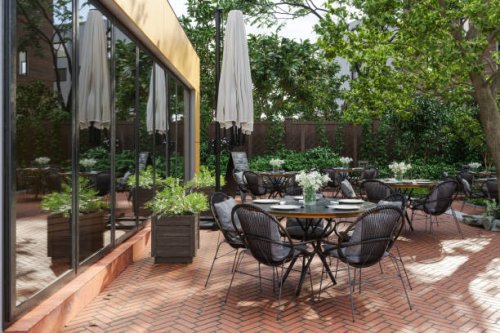 empty cafe exterior with tables and chairs - garden decoration stock pictures, royalty-free photos & images