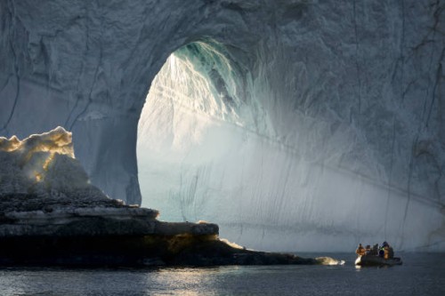 exploring icebergs, scoresbysund, greenland - travel stock-fotos und bilder
