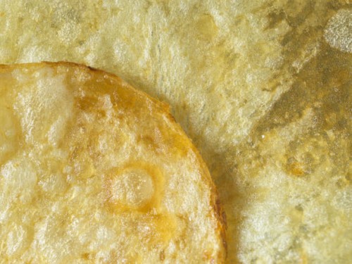 extreme close up textured and edge of potato chip - food stock pictures, royalty-free photos & images
