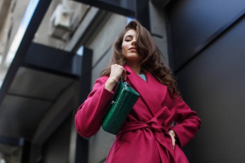 fabulous portrait of the young stylish brunette - fashion stock-fotos und bilder