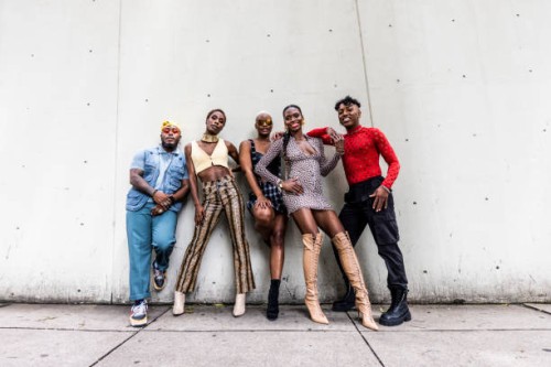 fashionable professional dancers on urban sidewalk, full length - fashion stock-fotos und bilder