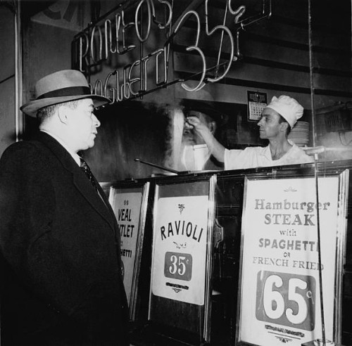 Fast food outlet in Times Square, New York, offering ravioli or hamburger steak with spaghetti, circa 1947.