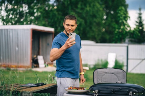 father taking selfie at father's day barbecue - garden decoration photos et images de collection