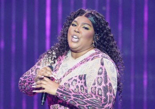 February 2023, Hamburg: US singer Lizzo sings on stage at Barclays Arena. Photo: Marcus Brandt/dpa