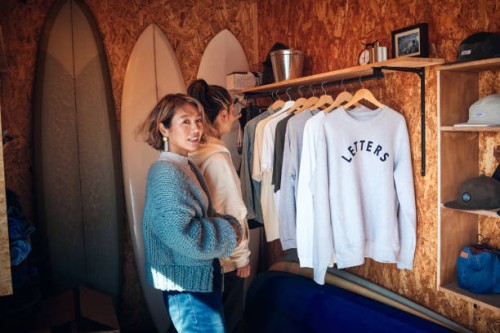 female customers choosing products in a store - fashion stock pictures, royalty-free photos & images