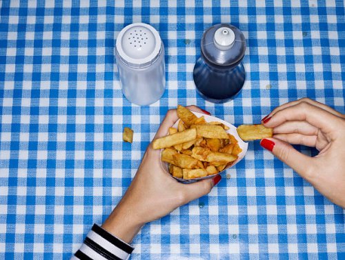 female eating chips with salt and vinegar - junk food stock pictures, royalty-free photos & images