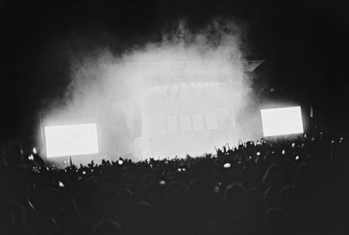 festival crowd at night - concert stock pictures, royalty-free photos & images