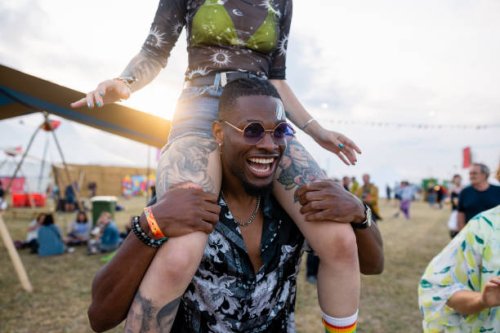 festival shoulder carry - concert stock pictures, royalty-free photos & images