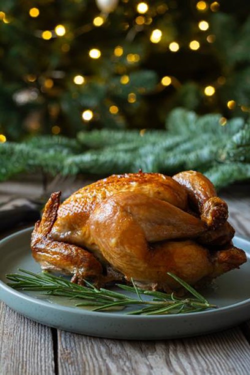 festive christmas food, fresh baked chicken (turkey) on a wooden background. festive food. - junk food stock pictures, royalty-free photos & images