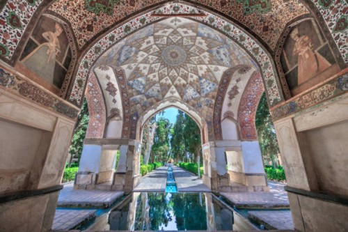 fin garden, kashan, isfahan province, iran - garden decoration stock pictures, royalty-free photos & images