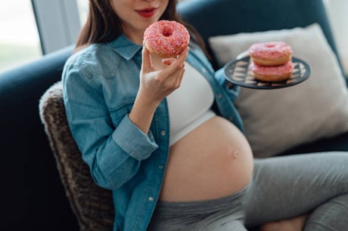 food cravings during pregnancy - junk food stock pictures, royalty-free photos & images