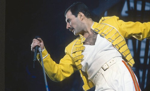 Freddie Mercury of the rock group Queen perfumes at a concert on January 01, 1986 in London, England.