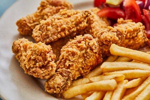 fried chicken street food - junk food stock pictures, royalty-free photos & images