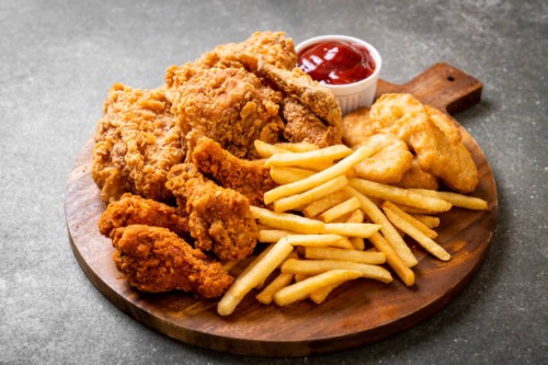 fried chicken with french fries and nuggets meal - food photos et images de collection