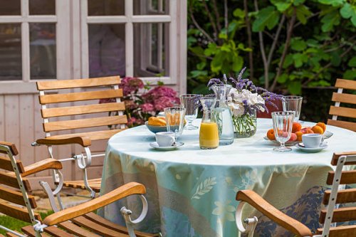 garden shed and laid table in garden - garden decoration stock pictures, royalty-free photos & images