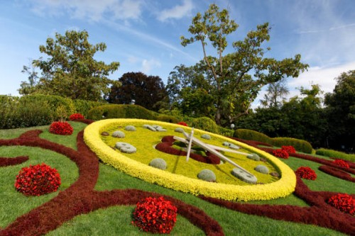 geneva flower clock l'horloge fleurie - garden decoration stock pictures, royalty-free photos & images