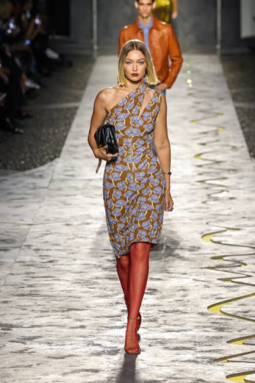 Gigi Hadid walks the runway at the Versace fashion show during the Milan Womenswear Spring/Summer 2025 on September 20, 2024 in Milan, Italy.
