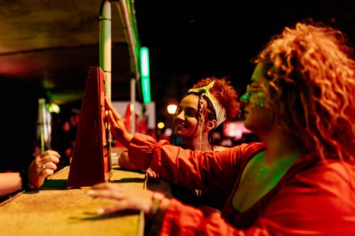girls buying beverages at festival - concert stock pictures, royalty-free photos & images