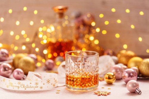 glass of whiskey or bourbon with festive christmas decoration - home decoration stock pictures, royalty-free photos & images