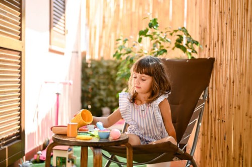 goûter par une journée ensoleillée. - garden decoration photos et images de collection