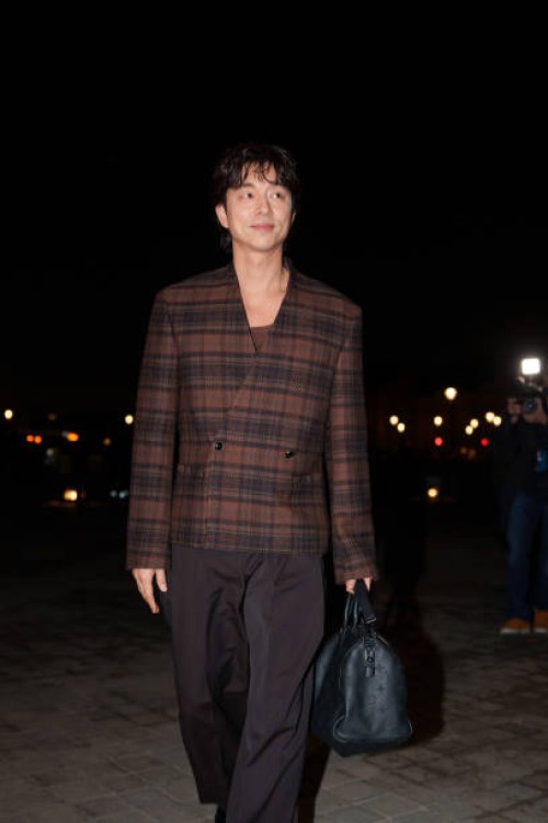 Gong Yoo wears a brown checkered double breasted blazer jacket, before the Louis Vuitton Menswear Fall-Winter 2025/2026 show as part of Paris Fashion...