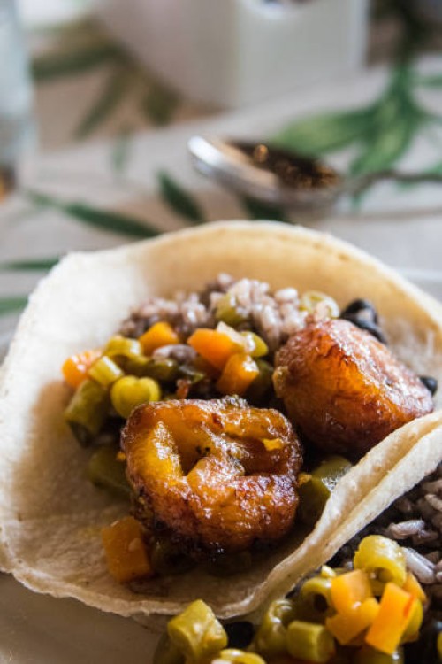 green bean hash, gallo pinto, fried plantains tortilla - food stock pictures, royalty-free photos & images