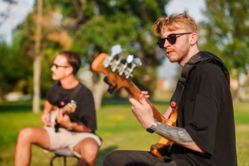 guitar player of the music band, outdoor music - concert stock pictures, royalty-free photos & images