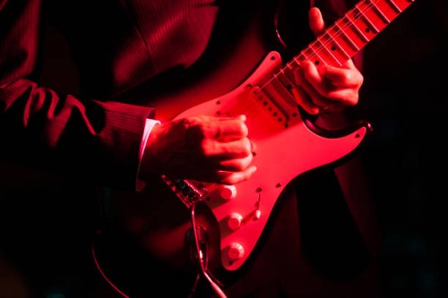 guitar solo bending the note - concert stock pictures, royalty-free photos & images