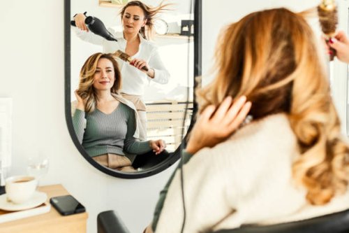 hairdresser achieving the perfect finish with drying - hairstyle stockfoto's en -beelden