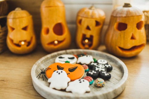 halloween background with spooky ghost shaped cookies on tray and pumpkin lanterns - home decoration stock pictures, royalty-free photos & images