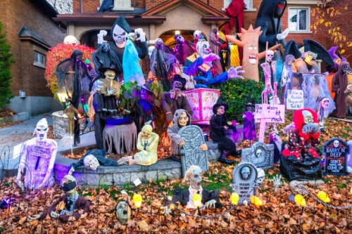 halloween decoration house front yard - garden decoration stock pictures, royalty-free photos & images