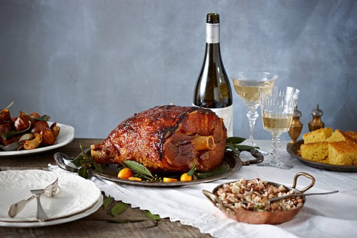 ham with white wine and various side dishes - food stock pictures, royalty-free photos & images