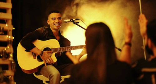 his music is loved by many - concert stock pictures, royalty-free photos & images