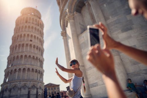 holding up photos of the leaning tower of pisa - travel stock pictures, royalty-free photos & images