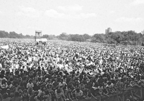 Holiday atmosphere was predominant as the crowd of 225,000 jammed the Great Lawn behind the Metropolitan Museum of Art for the Elton John concert.