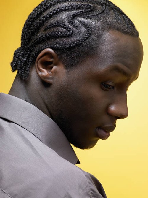 hombre con cornrow estilo - hairstyle fotografías e imágenes de stock