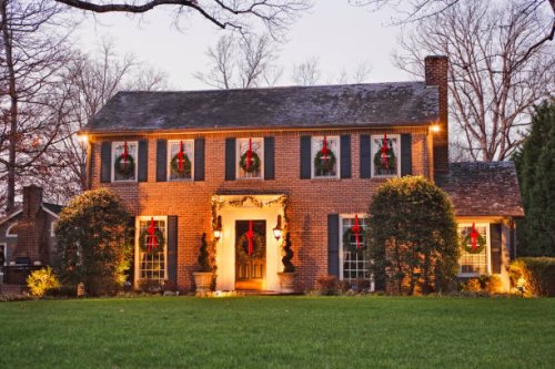 home for christmas at night - garden decoration stock pictures, royalty-free photos & images