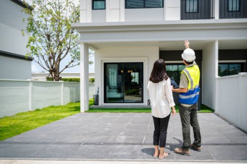 home inspector discusses issues with homeowners - home decoration stock pictures, royalty-free photos & images