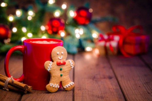 homemade hot chocolate mug and gingerbread cookie on christmas table - home decoration stock pictures, royalty-free photos & images