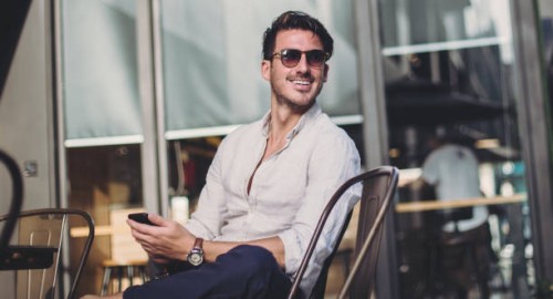 homme désirable au café - fashion photos et images de collection