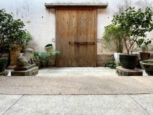 interior of a front door of a large traditional architectural style house in fuzhou, china - garden decoration stock pictures, royalty-free photos & images