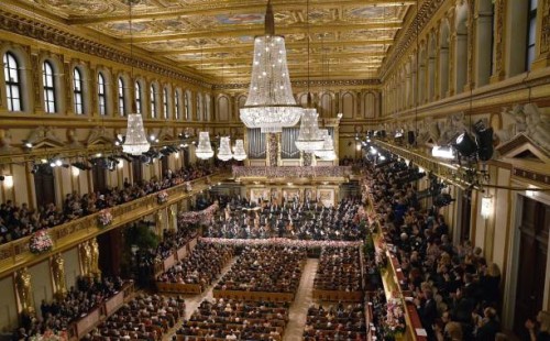 Italian Maestro Riccardo Muti conducts the Vienna Philharmonic Orchestra during the traditional New Year's concert on January 1, 2018 in Vienna,...